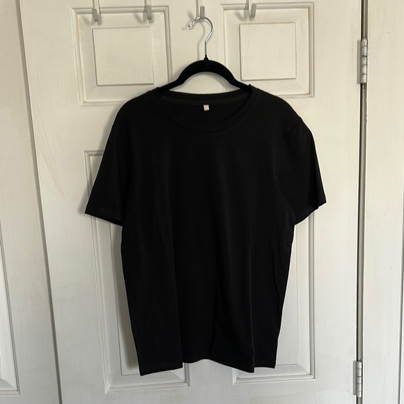 Black short sleeve tshirt size medium - Picture 1 of 4